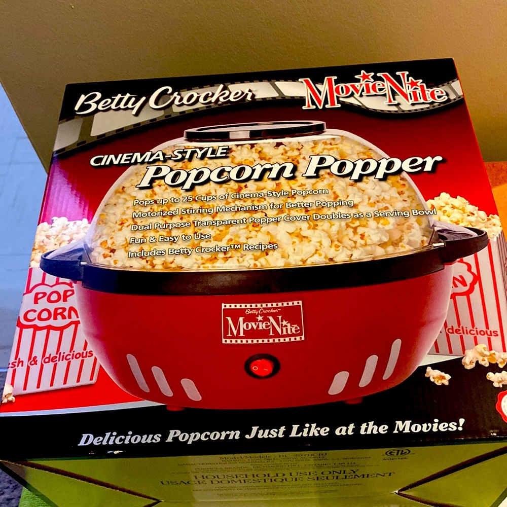 I am selling a Betty Crocker Movie Nite Popcorn maker.